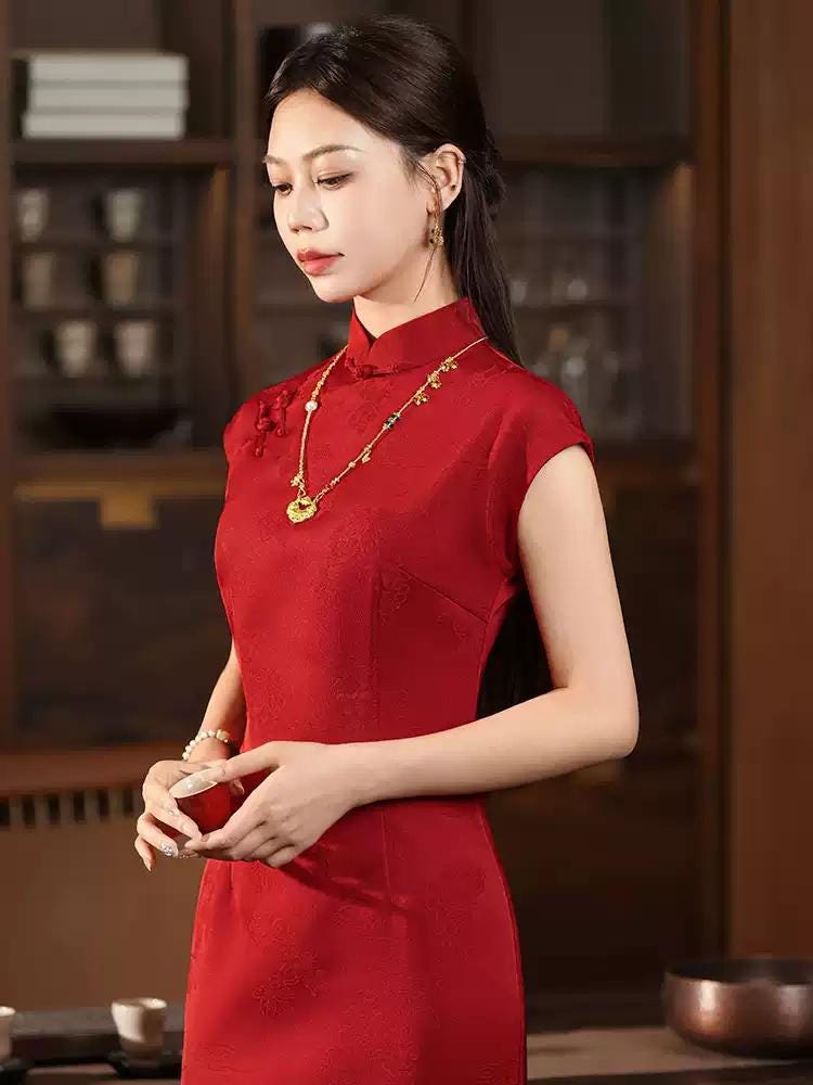 Red Tridational Engagement Cheongsam, One-Piece Dress Squirrel Grape Jacquard Satin