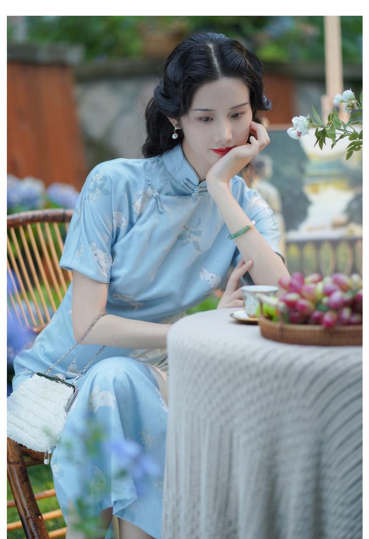 Light Blue Tridational Engagement Cheongsam with Rabbit pattern