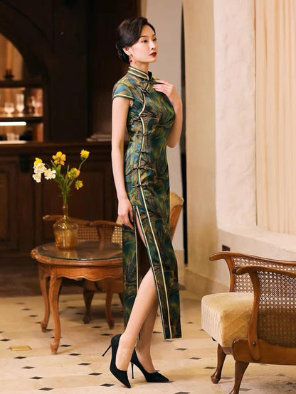 Green-colored base Mulberry Silk Cheongsam