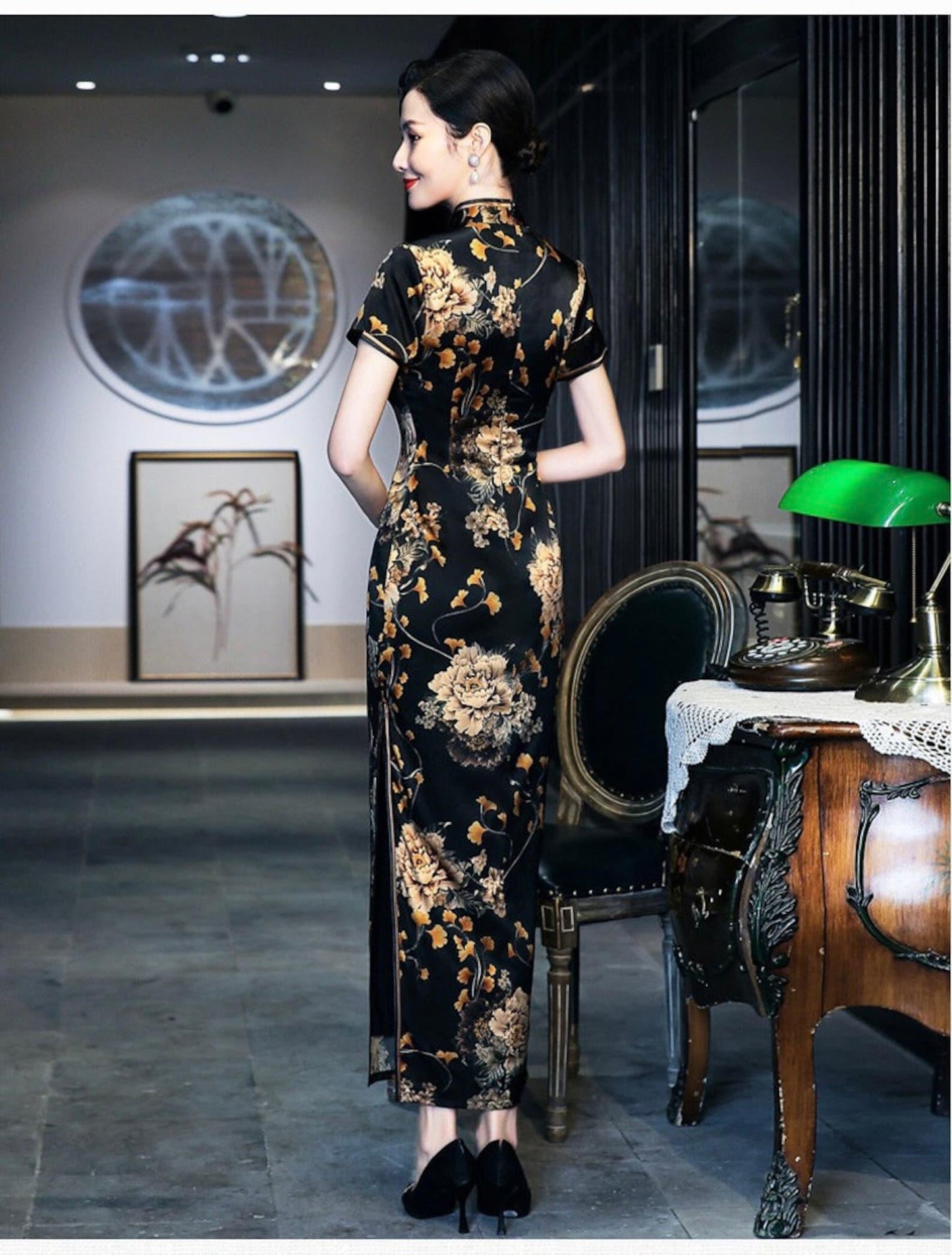 Black-colored base Mulberry Silk Qipao