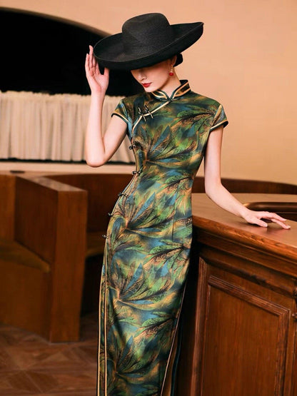 Green-colored base Mulberry Silk Cheongsam