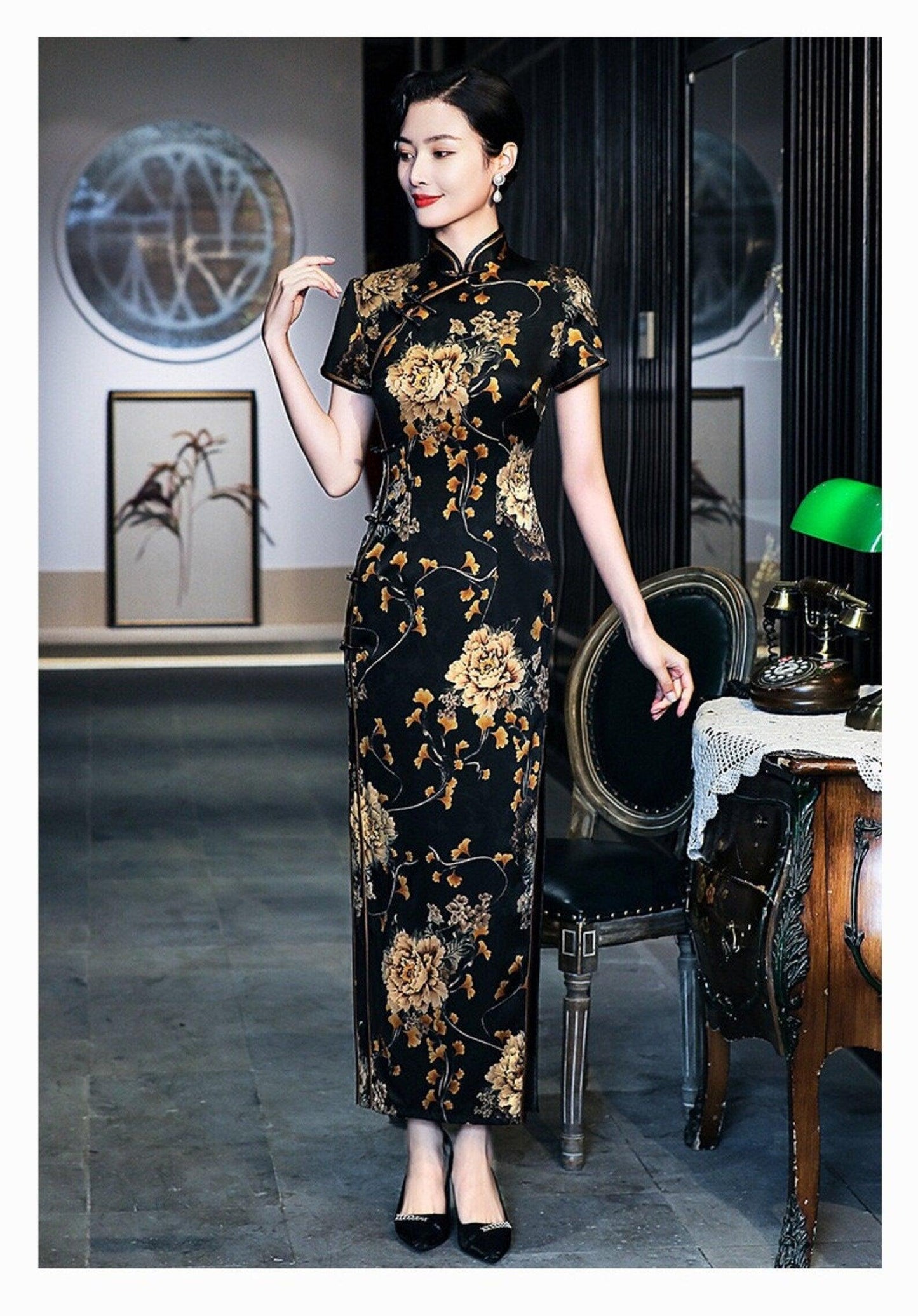 Black-colored base Mulberry Silk Qipao