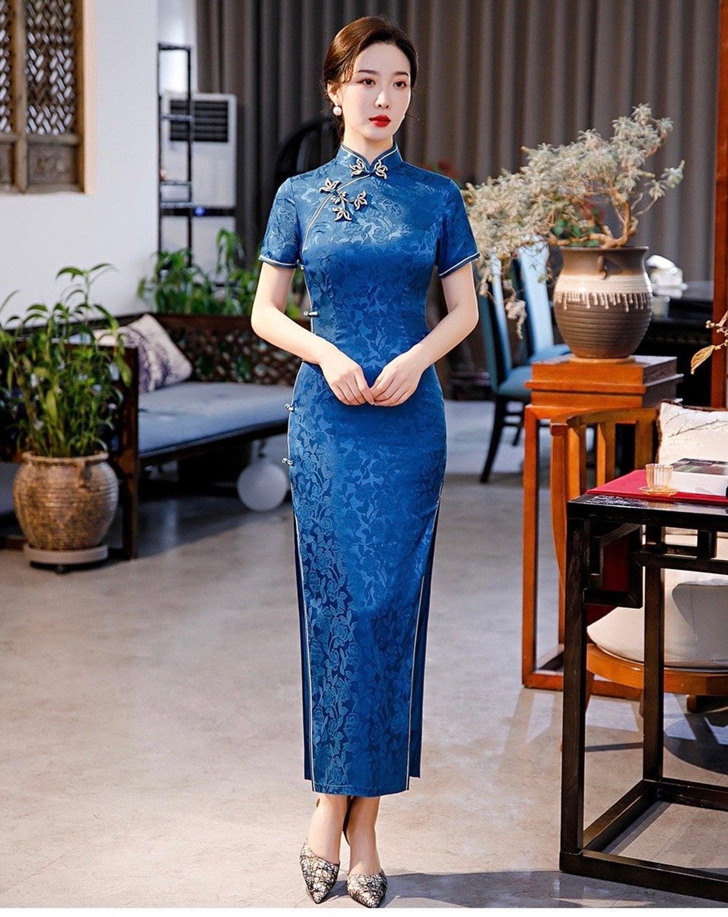 Long Cheongsam Traditional Chinese Qipao with Flower button