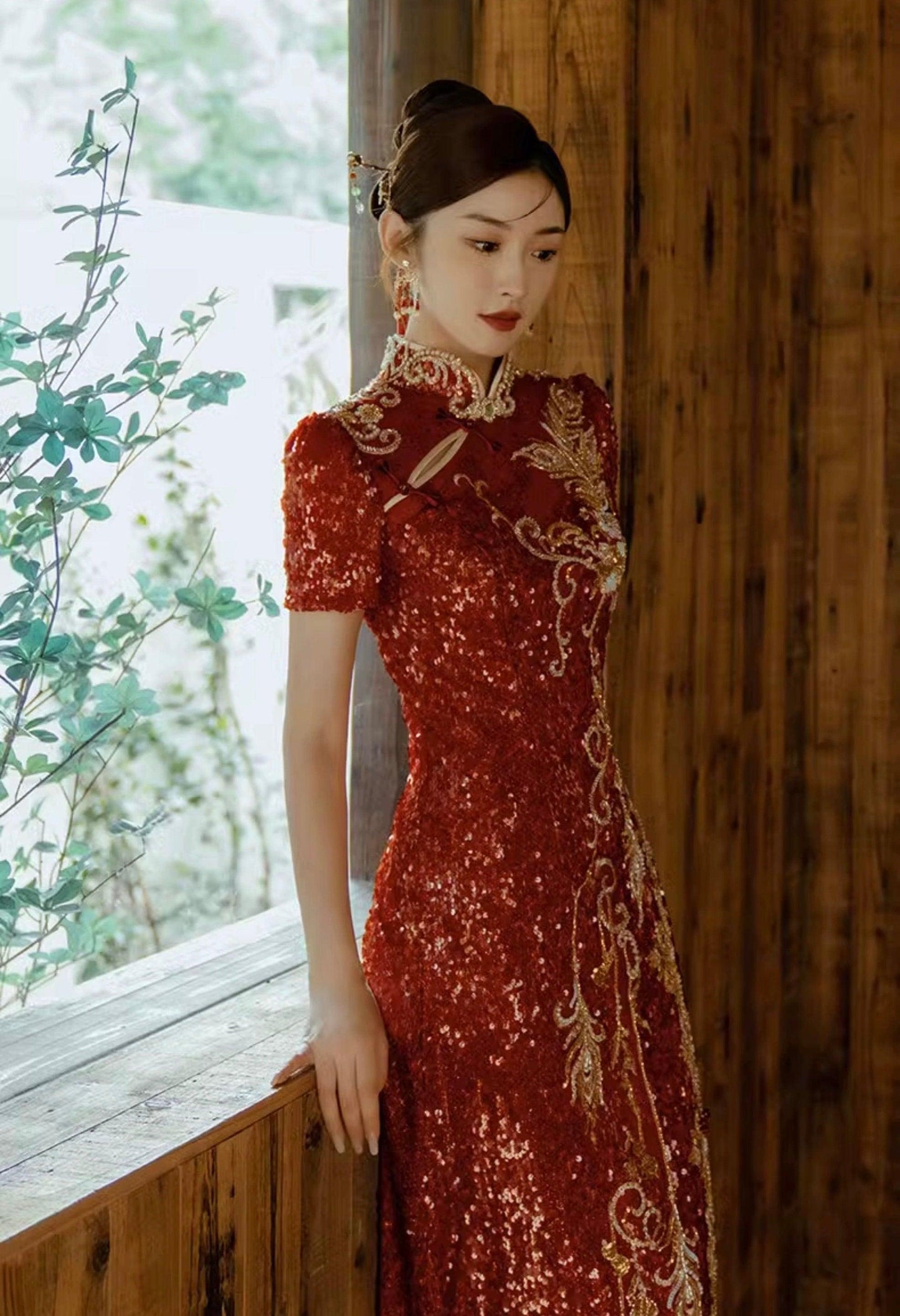 Red Traditional Chinese Wedding Dress Open Back Tea Ceremony