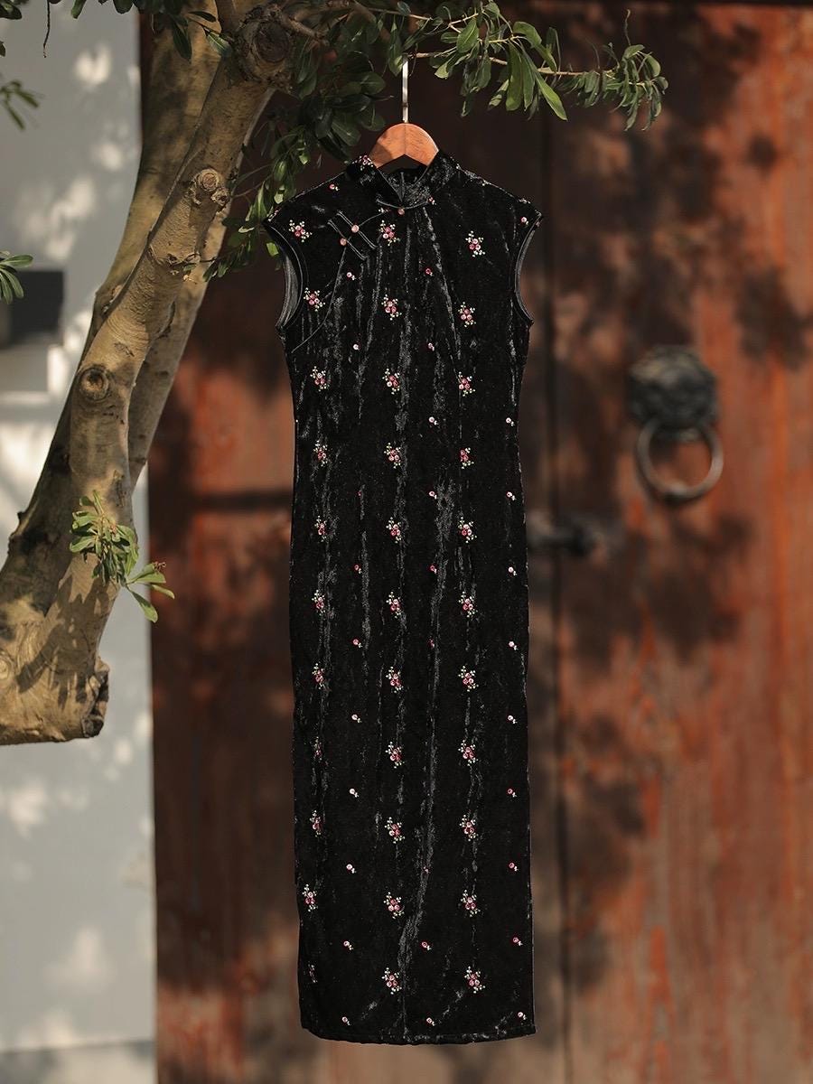 Black Velvet Cheongsam with Floral Chinese Qipao