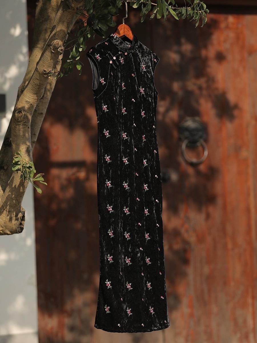 Black Velvet Cheongsam with Floral Chinese Qipao