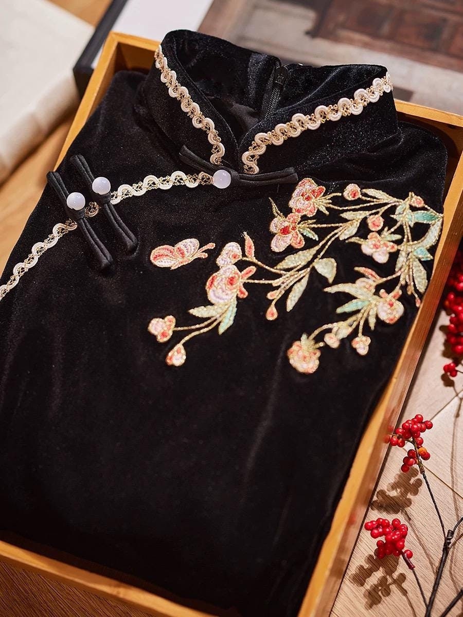 2024 Fall Traditional Chinese Qipao Dress Vintage Cheongsam  Old Shanghai Modern Chipao Embroidered Black Velvet Dress