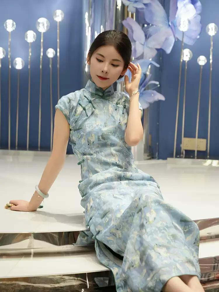 Handmade Buttons Traditional Qipao, Pure Cotton Elegant Chinese Slimming Double Round Collar Light Blue Dress with Feather Pattern