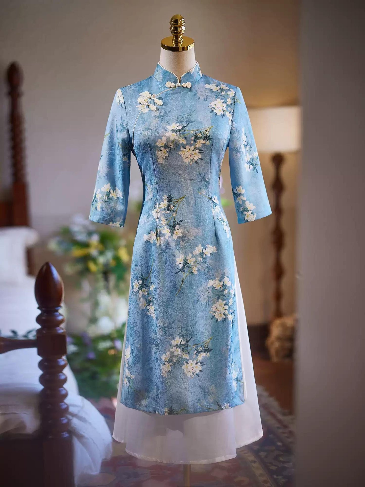 Blue Modern Qipao, Date Qipao Elegant dress with Forg buttons Mandarin collar Aodai Dress Traditional Cheongsam