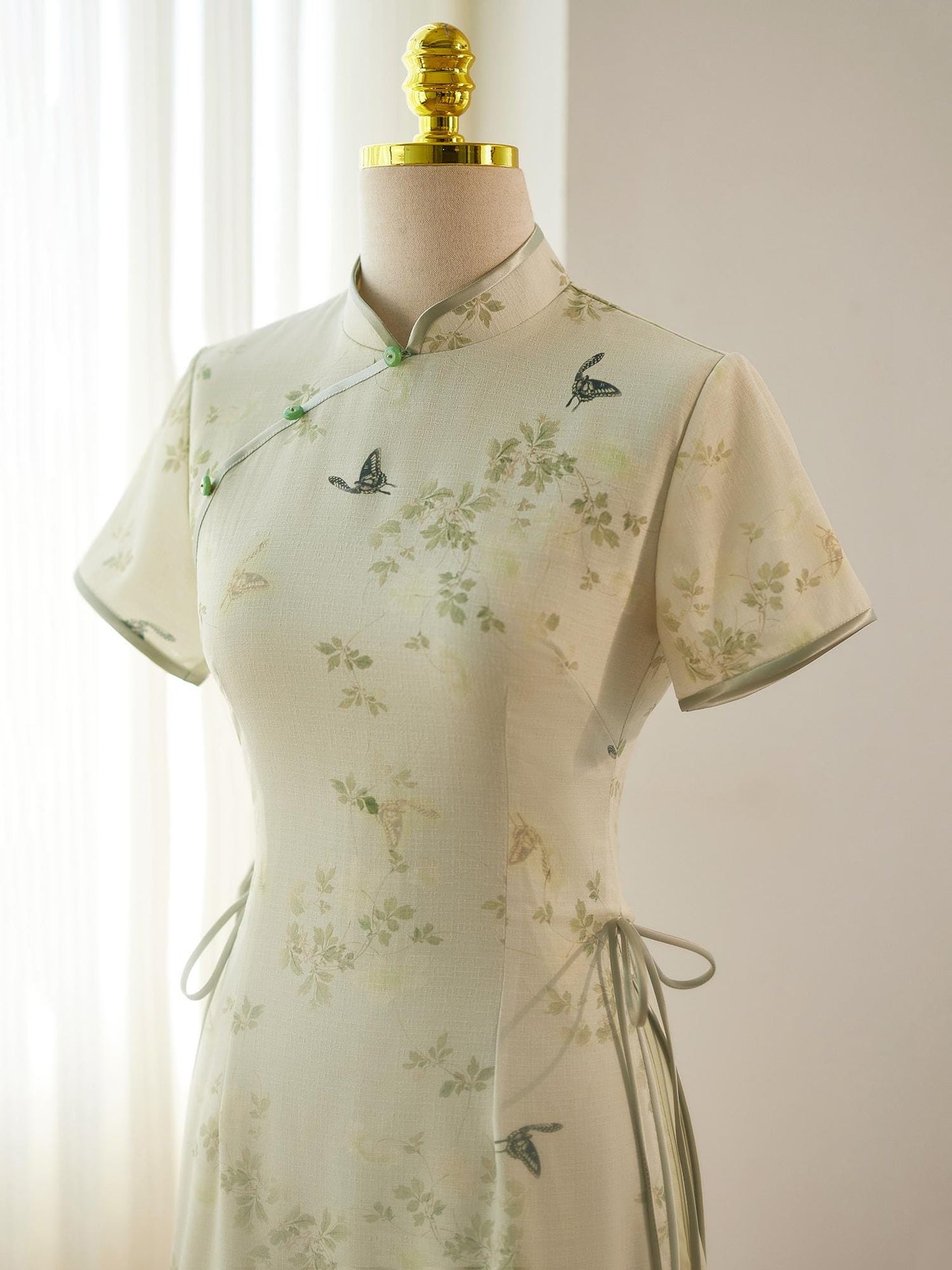 Short Sleeve Qipao, Date Qipao Elegant dress with jade buttons