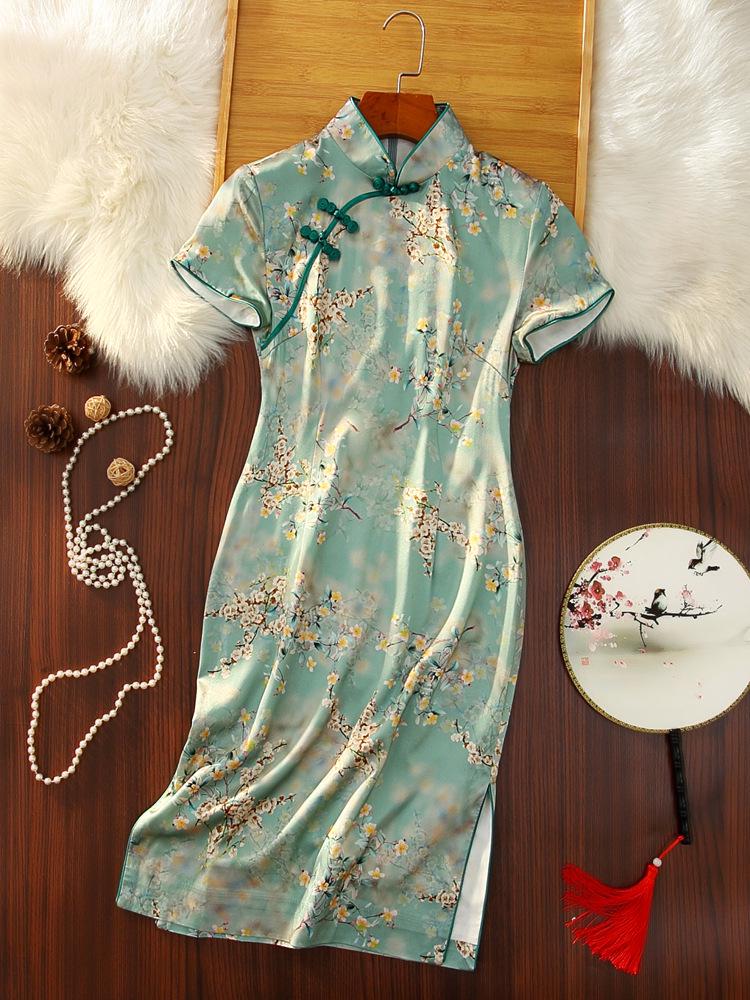 Modern Mulberry Silk Short-sleeved Mid Length Cheongsam Light Green Qipao Traditional Dress Flower Pattern Chinese Dress