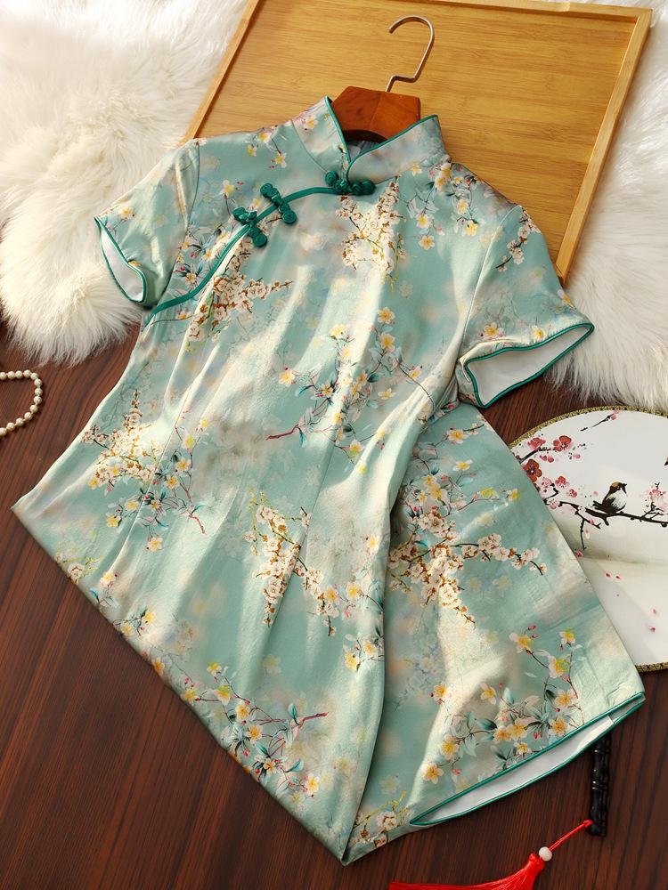 Modern Mulberry Silk Short-sleeved Mid Length Cheongsam Light Green Qipao Traditional Dress Flower Pattern Chinese Dress