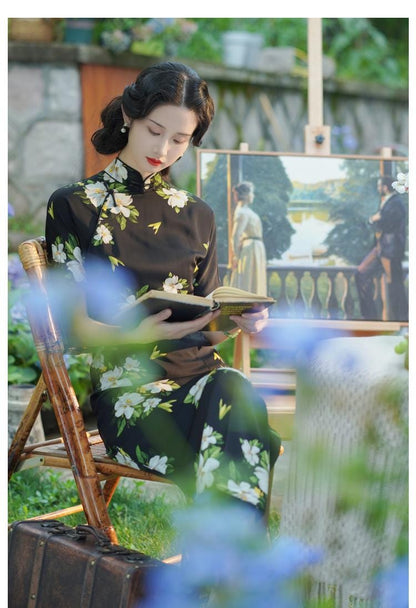 Black Tridational Engagement Cheongsam with flower pattern