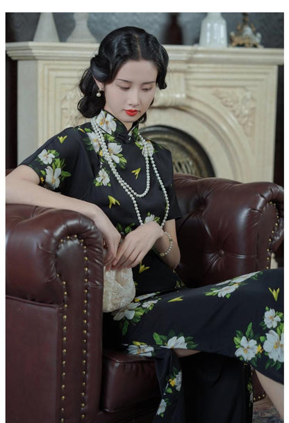 Black Tridational Engagement Cheongsam with flower pattern