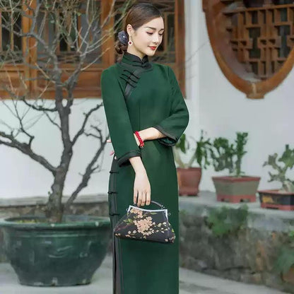 High-Quality Green Traditional Qipao, Slim Fit, Handmade Frog Buttons Long Cheongsam Dress Wool Silk High-neck Dress Winter Qipao Dress