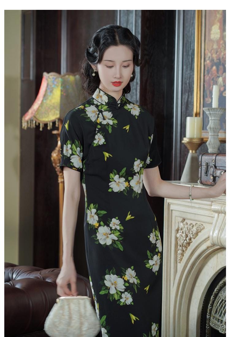 Black Tridational Engagement Cheongsam with flower pattern