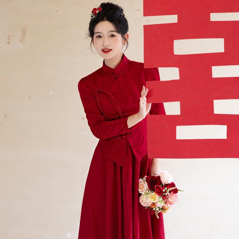 Two piece set Red Traditional Chinese Wedding Dress Cheongsam Qipao Dress Tea Ceremony Modern Chinese Dress Red Top with Skirt