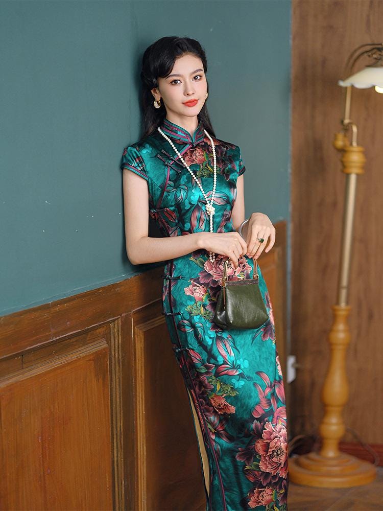 Green Modern Mulberry Silk Short-sleeved long Cheongsam Qipao Traditional Dress Flower Pattern Long Dress Cocktail Party Dress