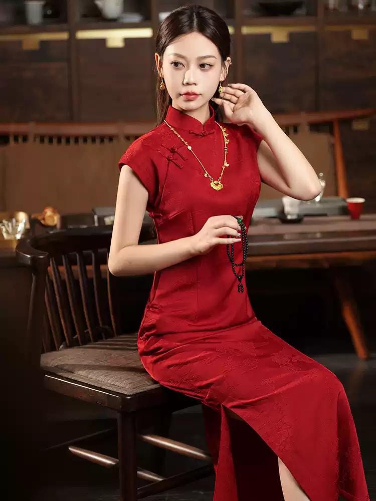 Red Tridational Engagement Cheongsam, One-Piece Dress Squirrel Grape Jacquard Satin Handmade  Prom Dress Modern Tea Ceremony Dress