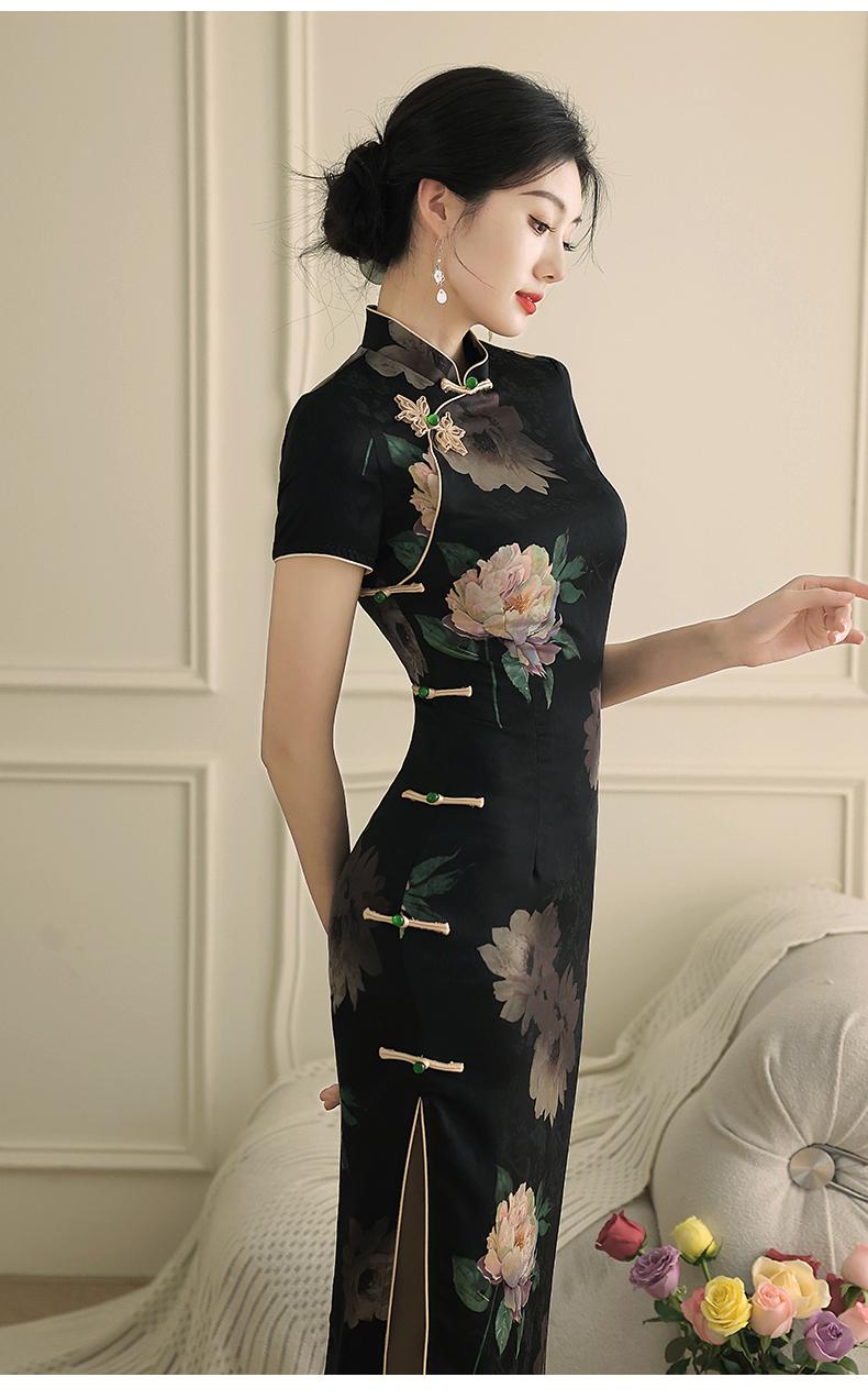 Black Traditional Qipao With Flower Pattern