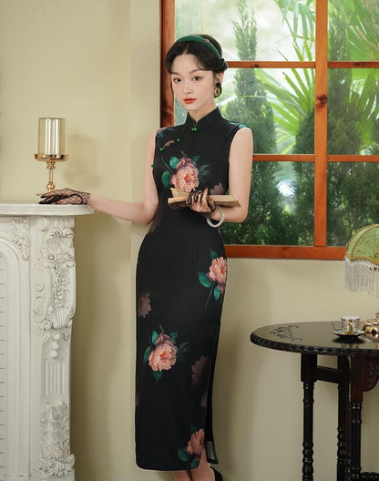 Black Sleeveless Cheongsam With Flower Pattern